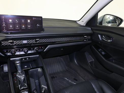 Used 2024 Honda Accord Touring image 10
