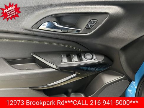 Used 2025 Chevrolet Trax LT FWD image 8