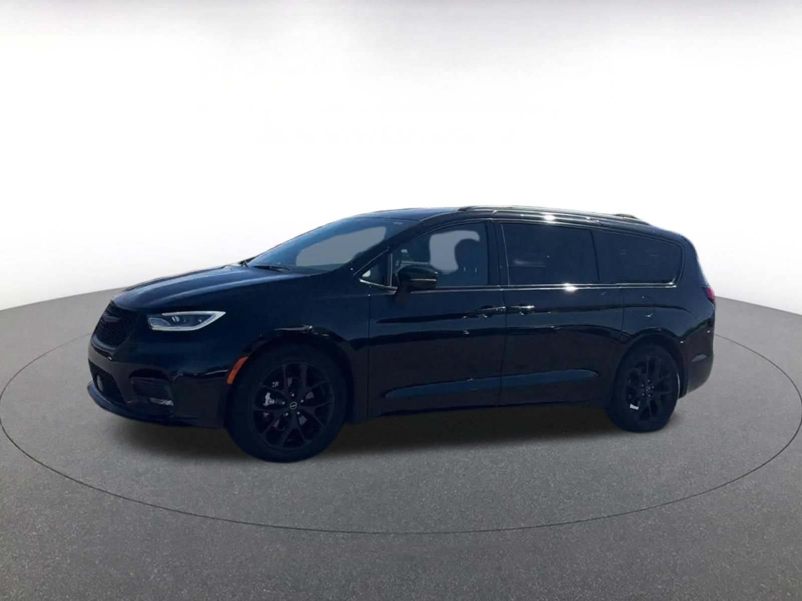 Used 2025 Chrysler Pacifica Limited FWD image 7