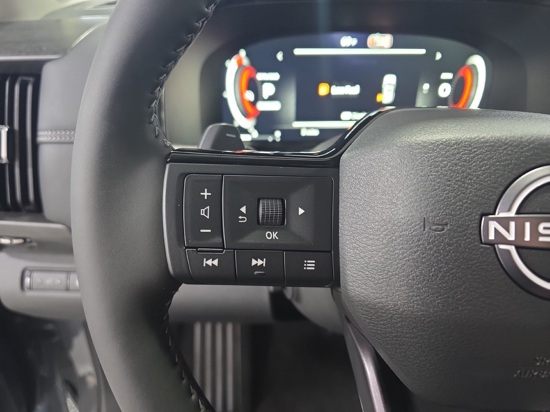 New 2026 Nissan Pathfinder Platinum FWD image 17