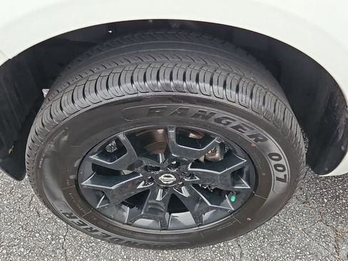 Used 2020 Nissan Frontier SV w/ Midnight Edition Floor Mats image 10