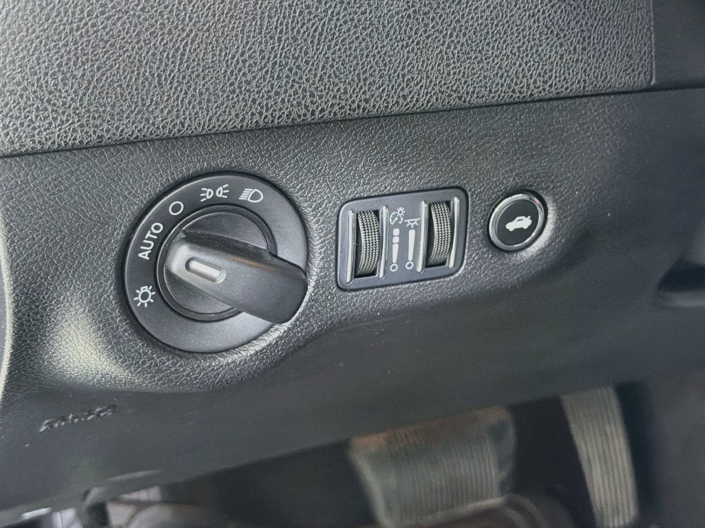 Used 2023 Dodge Charger SXT RWD image 13