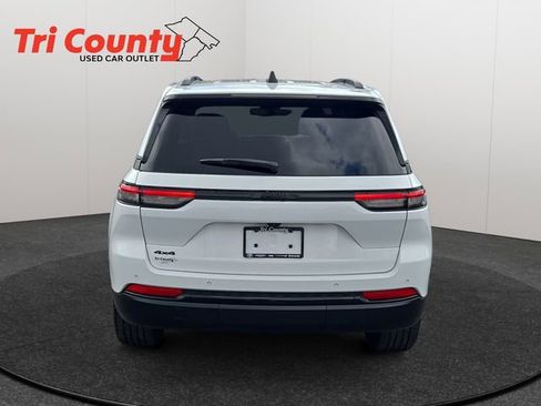 Used 2023 Jeep Grand Cherokee Altitude AWD/4WD image 7