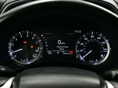 Used 2024 Toyota Highlander XLE AWD/4WD image 25