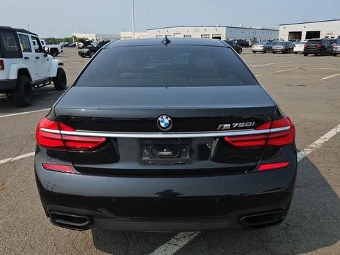 Used 2018 BMW 750i w/ M Sport Package RWD image 3