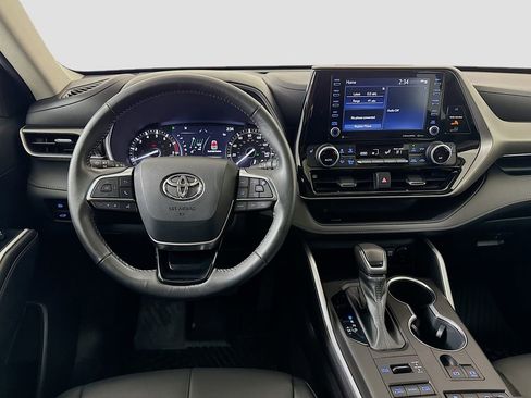 Used 2021 Toyota Highlander XLE image 21
