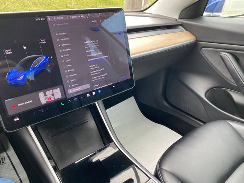 Used 2018 Tesla Model 3 image 11