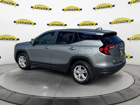 Used 2024 GMC Terrain SLE FWD image 3