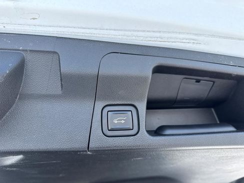 Used 2020 GMC Acadia SLE w/ Driver Convenience Package image 10