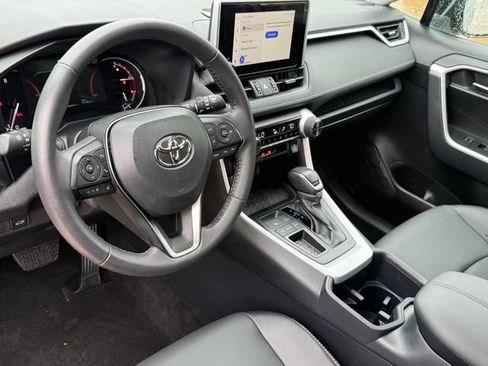 Used 2025 Toyota RAV4 XLE Premium FWD image 10