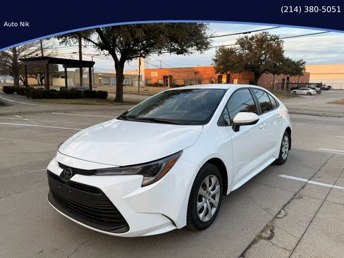 Used 2025 Toyota Corolla LE FWD image 6