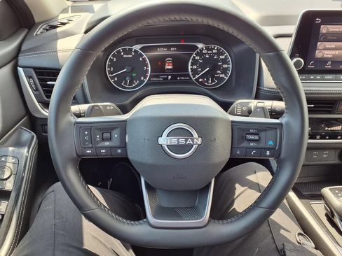 Used 2025 Nissan Rogue SV FWD image 15