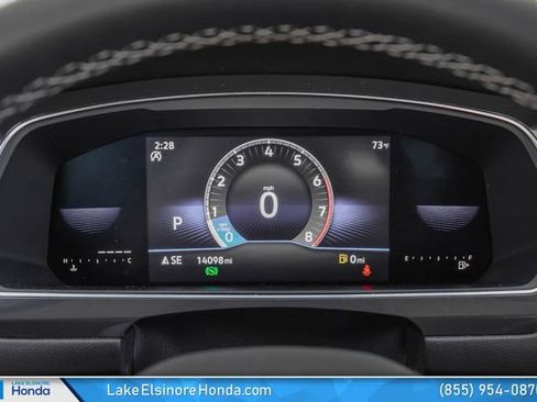 Used 2022 Volkswagen Tiguan SE w/ Panoramic Sunroof Package FWD image 25