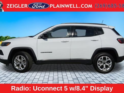 Used 2025 Jeep Compass Latitude AWD/4WD image 2