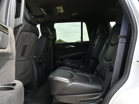 Used 2017 Cadillac Escalade Platinum RWD image 21