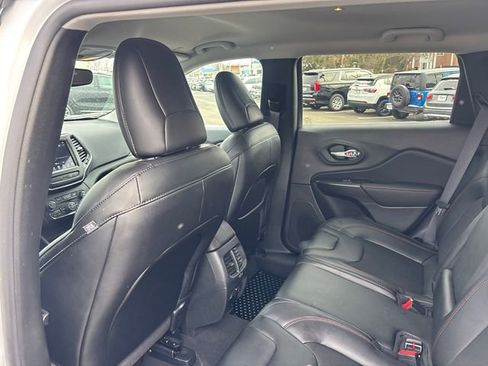 Used 2022 Jeep Cherokee Trailhawk image 28