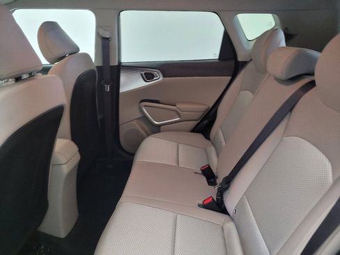 Used 2025 Kia Soul LX w/ LX Technology Package FWD image 18