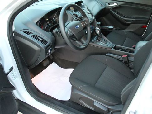 Used 2015 Ford Focus SE FWD image 11