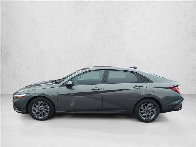 Used 2025 Hyundai Elantra Hybrid FWD image 9