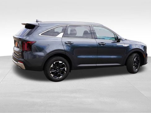 Certified 2024 Kia Sorento S w/ Panoramic Sunroof Package AWD/4WD image 4