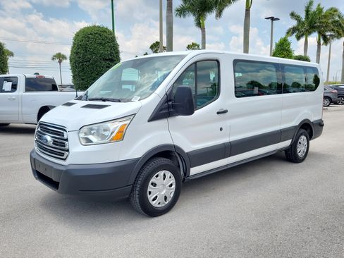 Used 2017 Ford Transit 350 XLT RWD image 4
