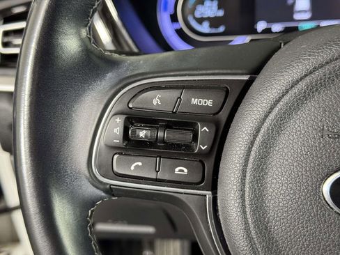 Used 2020 Kia Niro LXS FWD image 22