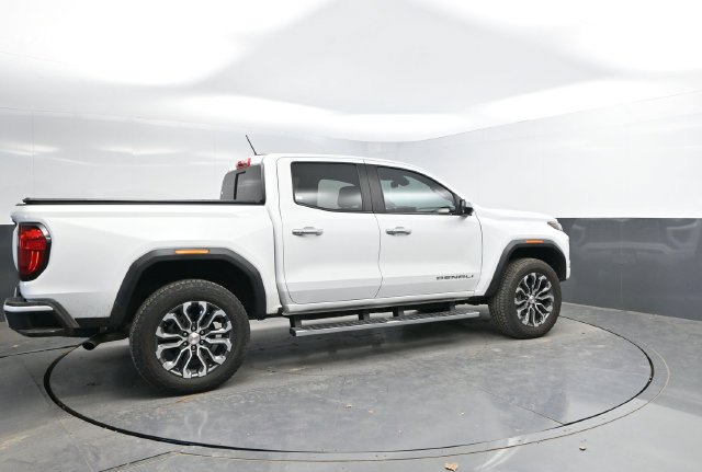 Used 2024 GMC Canyon Denali AWD/4WD image 2