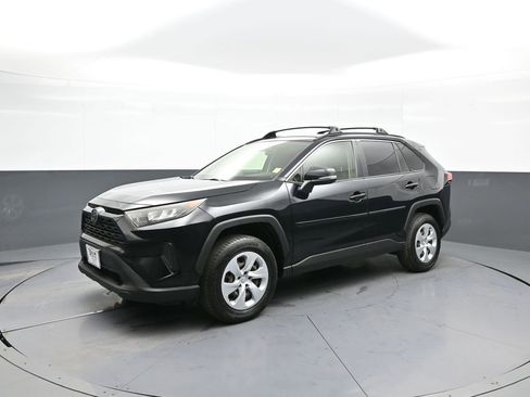 Used 2019 Toyota RAV4 LE image 10