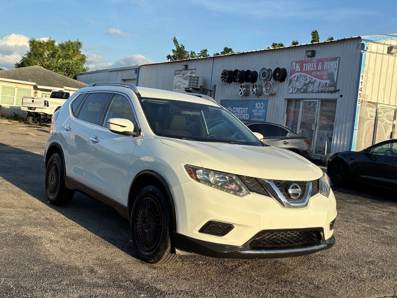 Used 2016 Nissan Rogue S w/ Appearance Package FWD image 3