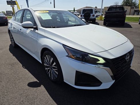 Used 2023 Nissan Altima 2.5 SV FWD image 1