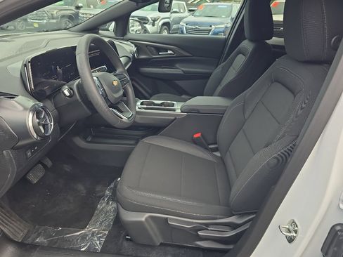 New 2026 Chevrolet Equinox EV LT image 15