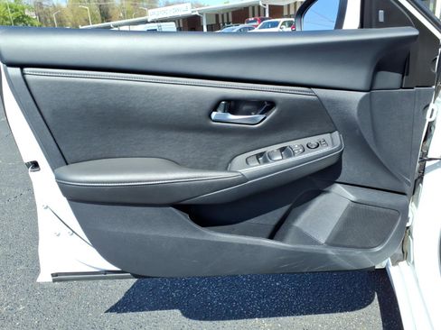 Used 2025 Nissan Sentra SV FWD image 16