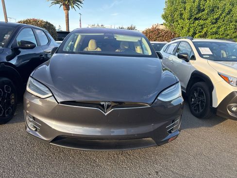 Used 2017 Tesla Model X 75D image 2