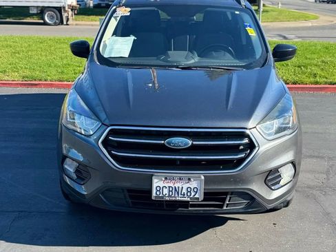 Used 2018 Ford Escape SE w/ SE Sport Appearance Package image 2