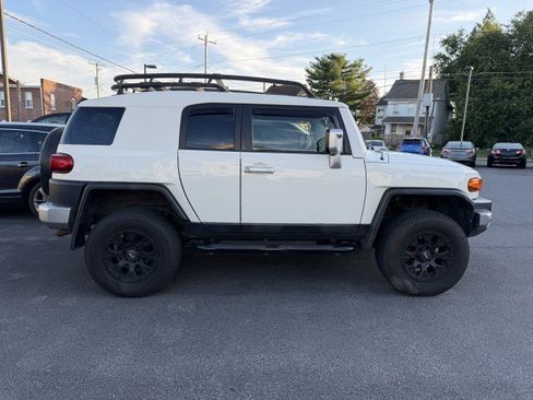 Used 2013 Toyota FJ Cruiser 4WD w/ Upgrade Pkg image 3