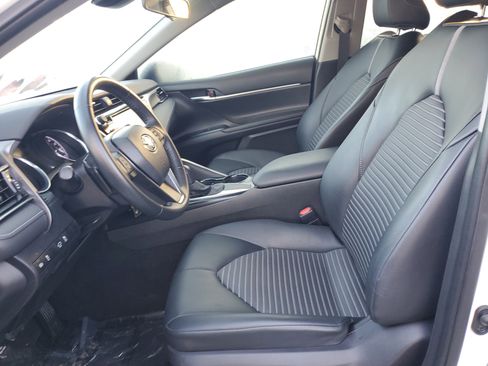 Used 2020 Toyota Camry SE image 12