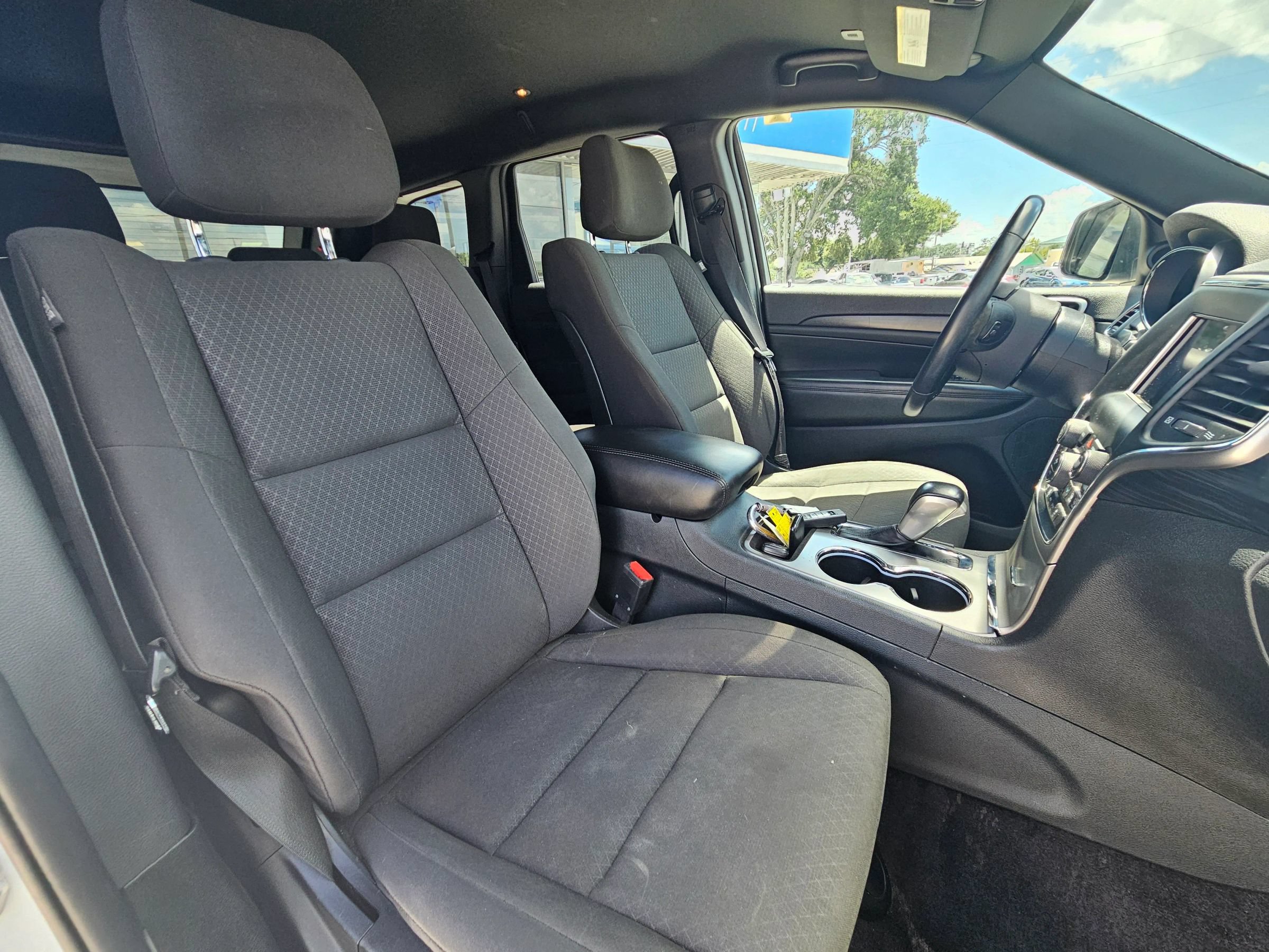 Used 2018 Jeep Grand Cherokee Laredo AWD/4WD image 11