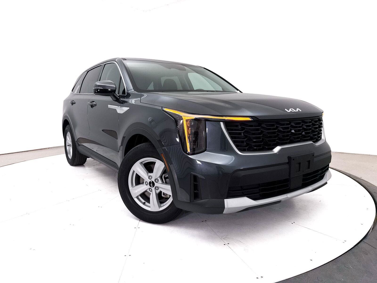 Used 2024 Kia Sorento LX FWD image 1