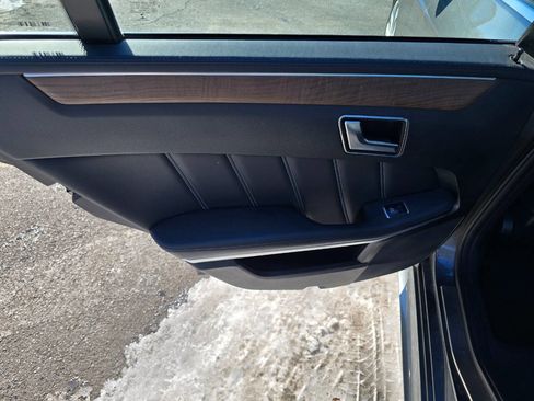 Used 2016 Mercedes-Benz E 400 E 400 4MATIC AWD 4dr Sedan image 24