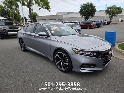 Used 2018 Honda Accord Sport image 2
