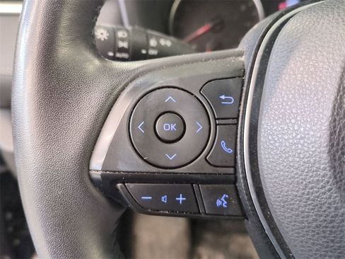 Used 2020 Toyota RAV4 XLE Premium image 17