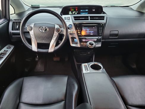 Used 2017 Toyota Prius V image 6
