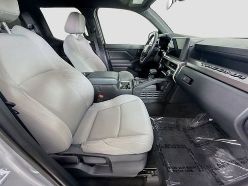 Certified 2024 Toyota Tacoma SR5 AWD/4WD image 25