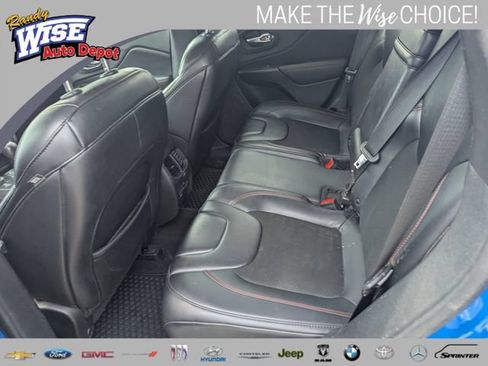 Used 2019 Jeep Cherokee Trailhawk w/ Comfort/Convenience Group AWD/4WD image 19