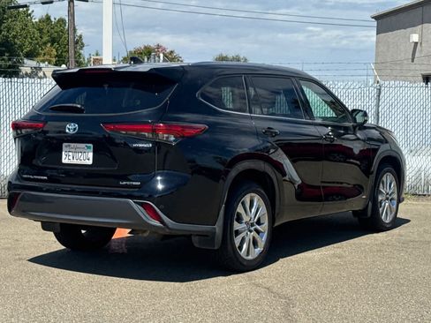 Used 2023 Toyota Highlander Limited AWD/4WD image 3