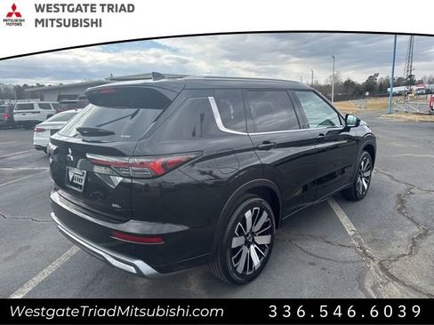 New 2026 Mitsubishi Outlander SEL image 11