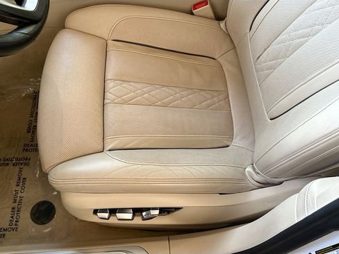 Used 2020 BMW 740i w/ Luxury Rear Seating Package RWD image 20
