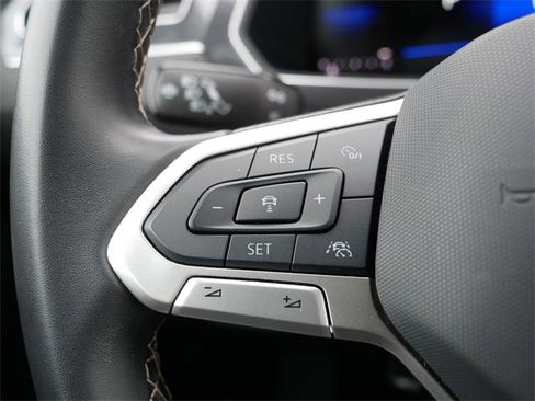 Certified 2024 Volkswagen Tiguan SE image 25