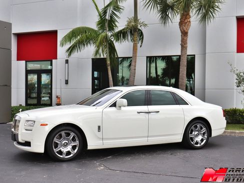 Used 2010 Rolls-Royce Ghost image 42