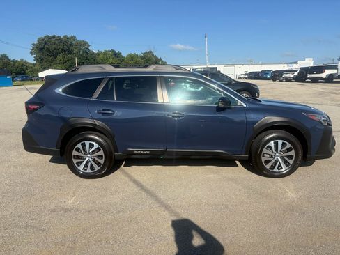 Used 2023 Subaru Outback Premium AWD/4WD image 2